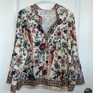 NWOT Off white boho style bell sleeved with 5 button Size Large